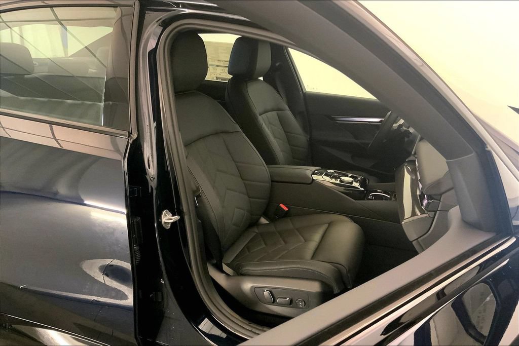New 2027 BMW 550e xDrive AWD/4WD image 7