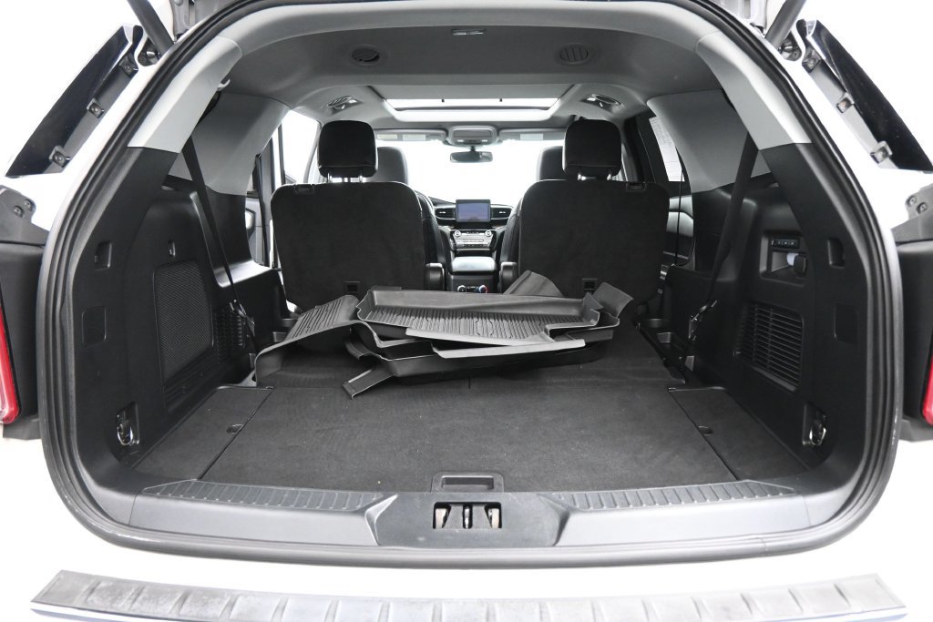Used 2022 Ford Explorer Limited w/ Equipment Group 301A AWD/4WD image 21
