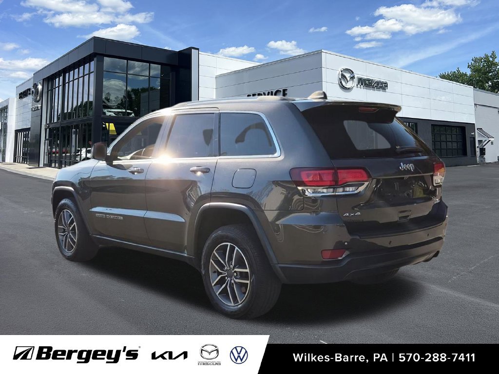 Used 2020 Jeep Grand Cherokee Laredo w/ Security & Convenience Group AWD/4WD image 15