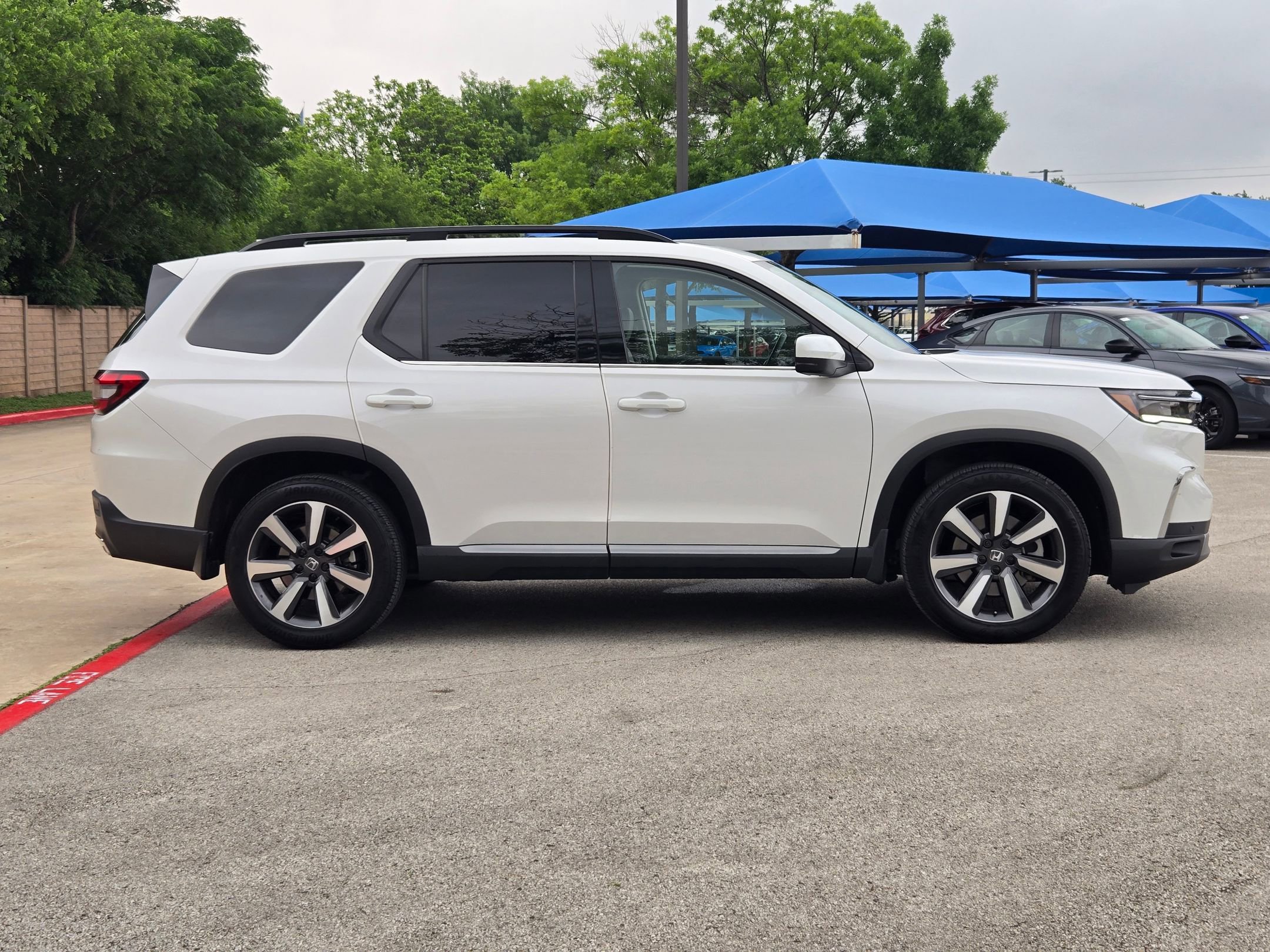 Used 2025 Honda Pilot Touring video 2