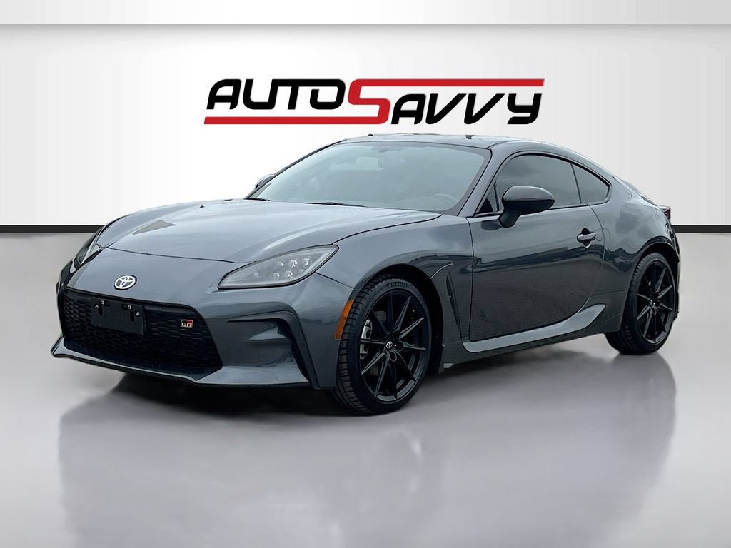 Used 2025 Toyota GR86 Premium RWD image 3