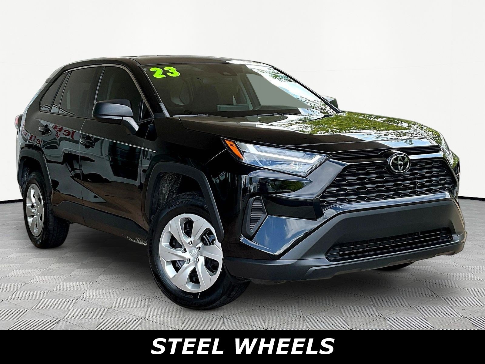 Used 2023 Toyota RAV4 LE FWD image 3