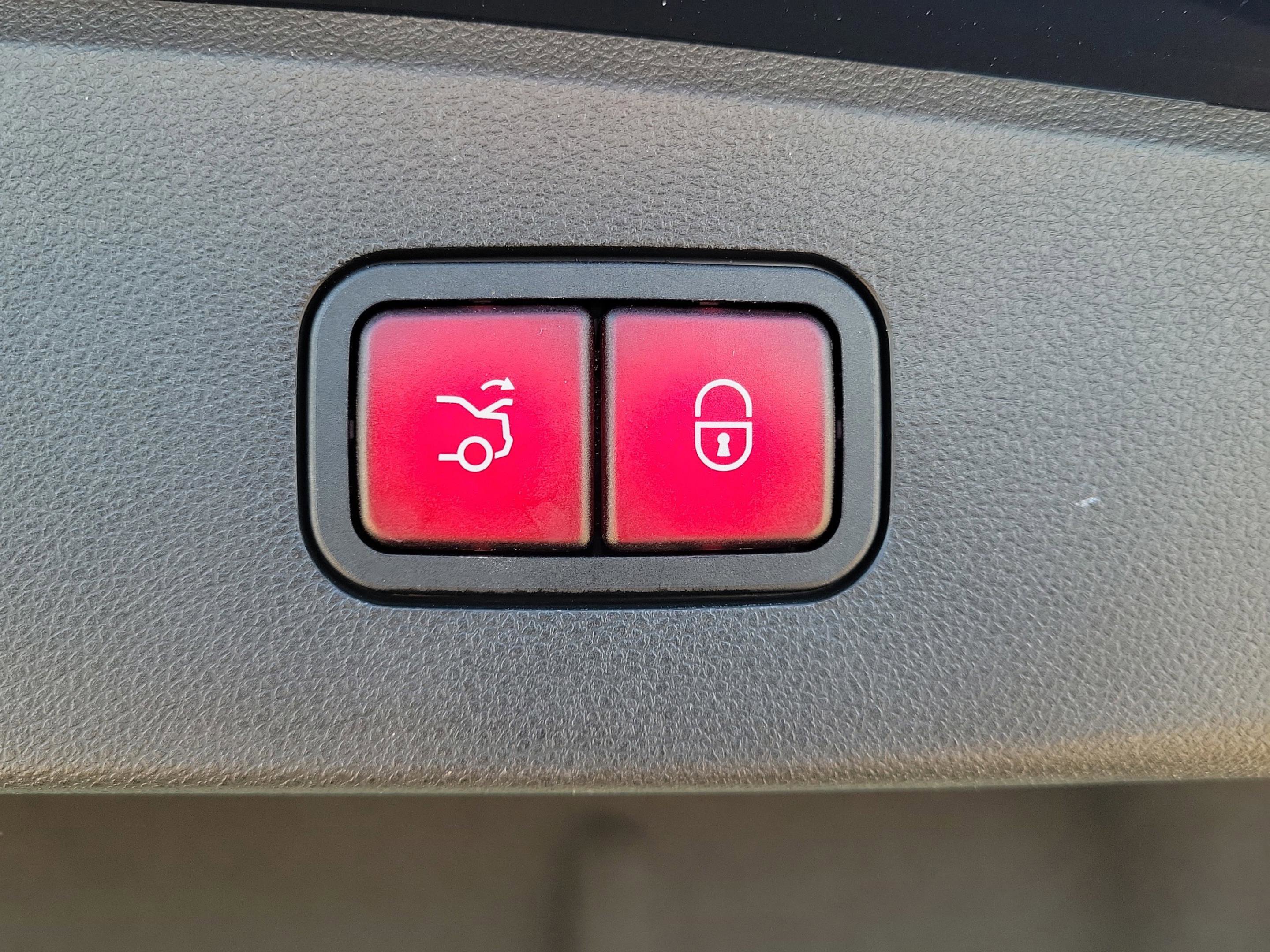 Used 2010 Mercedes-Benz E 350 4MATIC Sedan image 8