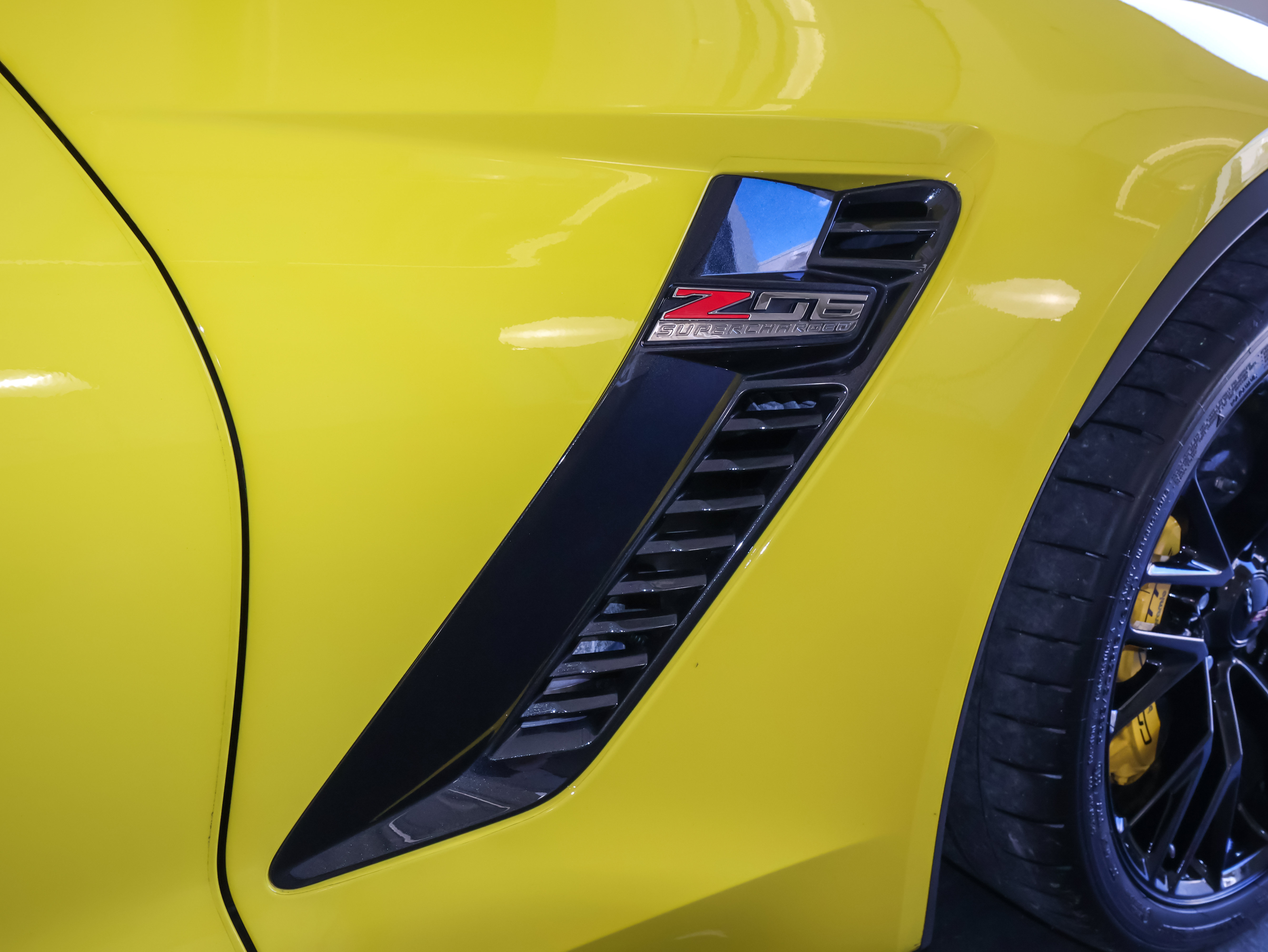 Used 2016 Chevrolet Corvette Z06 w/ 3LZ Preferred Equipment Group RWD image 40
