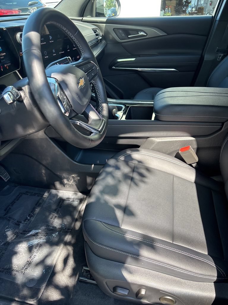 Used 2026 Chevrolet Traverse LT AWD/4WD image 12