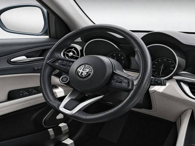Used 2020 Alfa Romeo Stelvio Ti AWD/4WD image 5