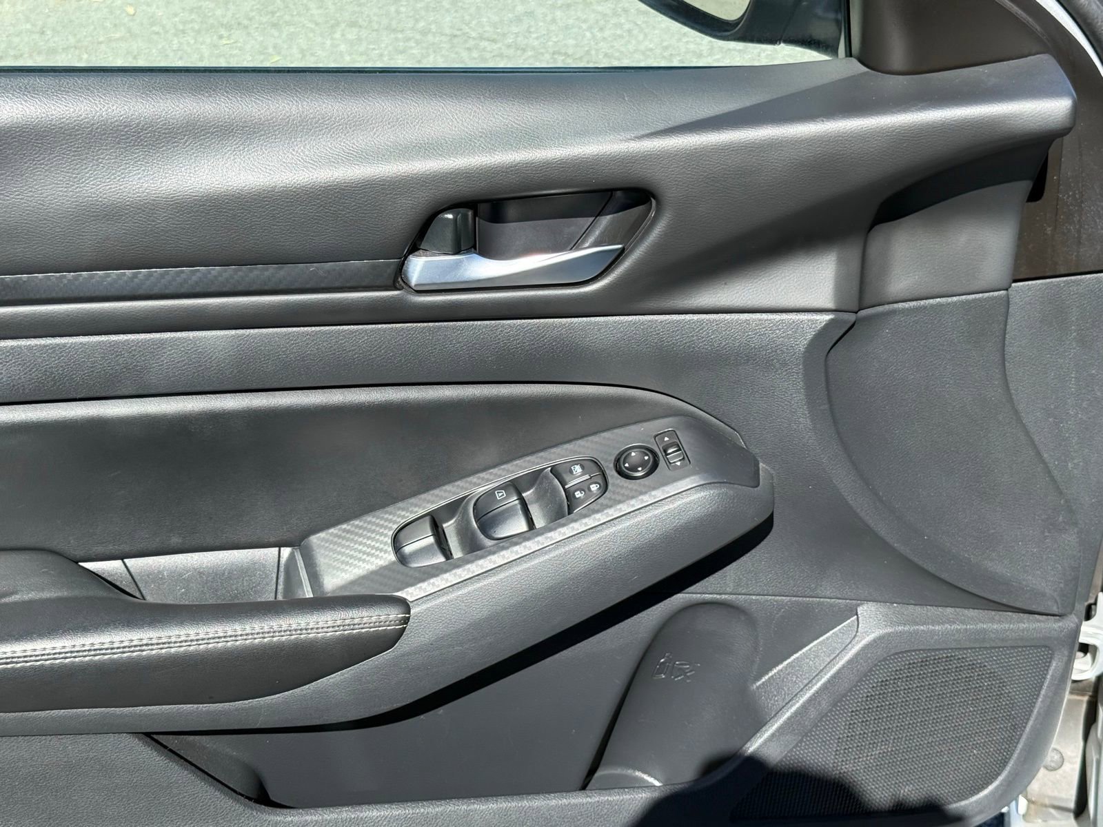 Used 2024 Nissan Altima 2.5 SV image 21