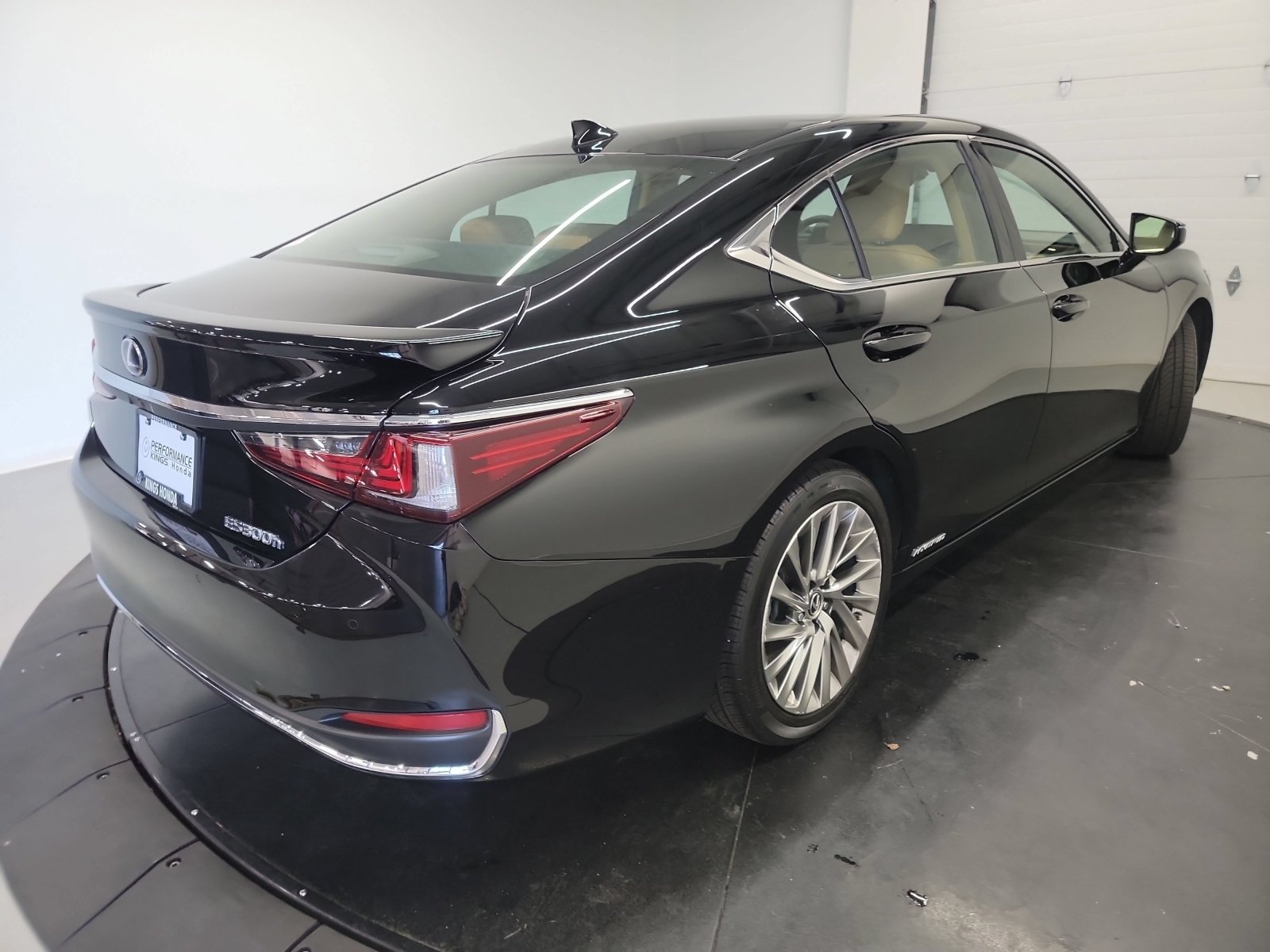 Used 2022 Lexus ES 300h w/ Accessory Package FWD image 9