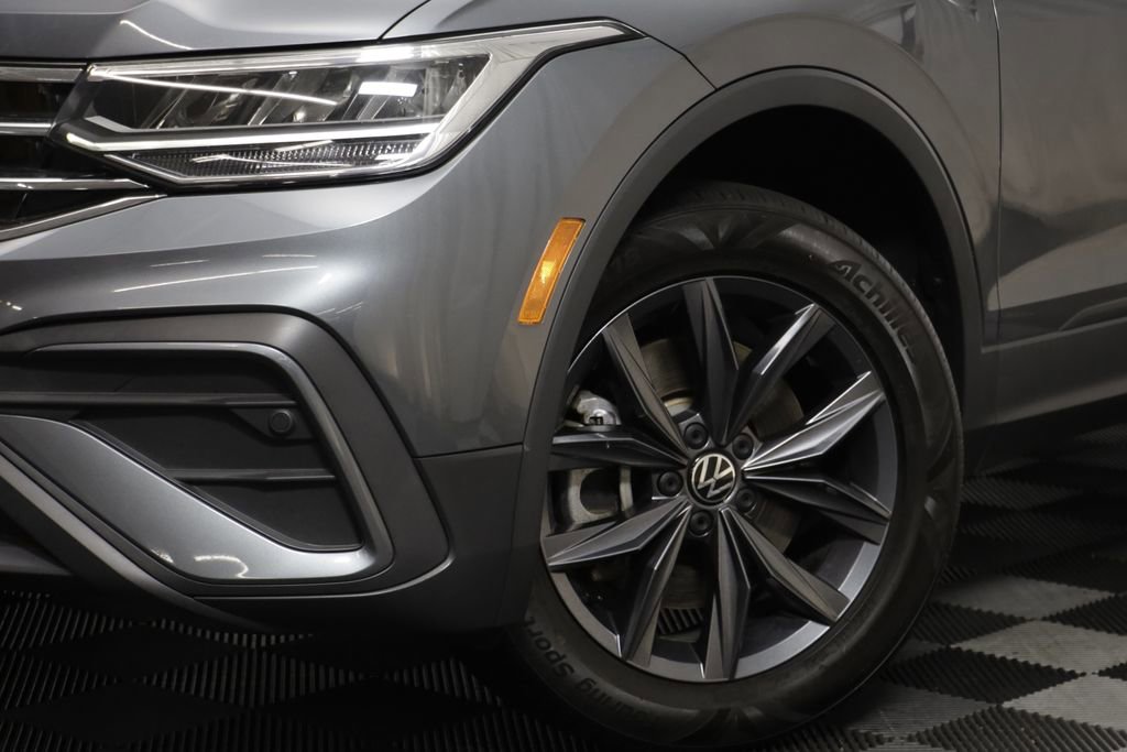 Certified 2023 Volkswagen Tiguan SE AWD/4WD image 3