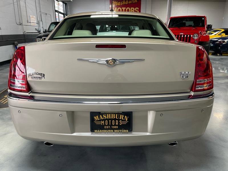 Used 2008 Chrysler 300 C w/ Sound Group II image 13