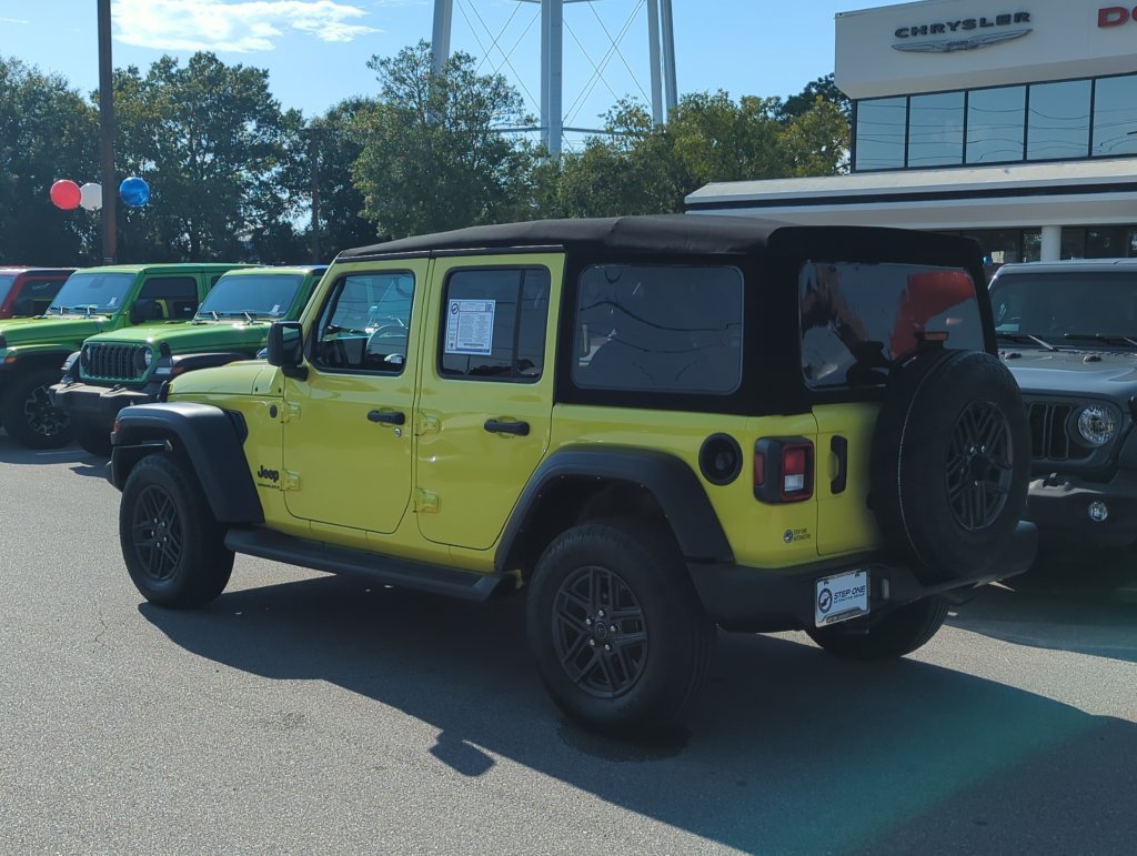 Used 2024 Jeep Wrangler Unlimited Sport AWD/4WD image 4