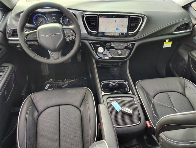 New 2026 Chrysler Pacifica Limited w/ Uconnect Theater Family Group image 15