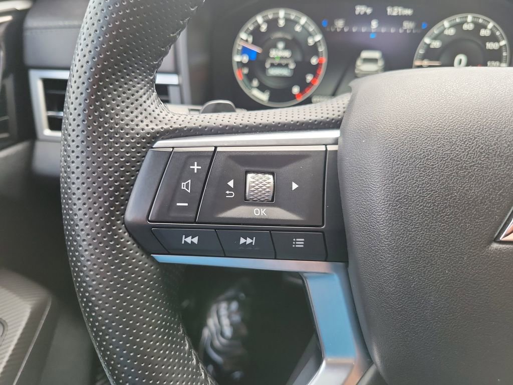 Used 2024 Mitsubishi Outlander SEL image 14