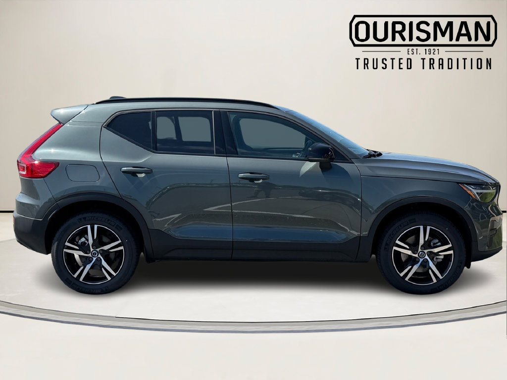 New 2026 Volvo XC40 B5 Core w/ Climate Package AWD/4WD image 2