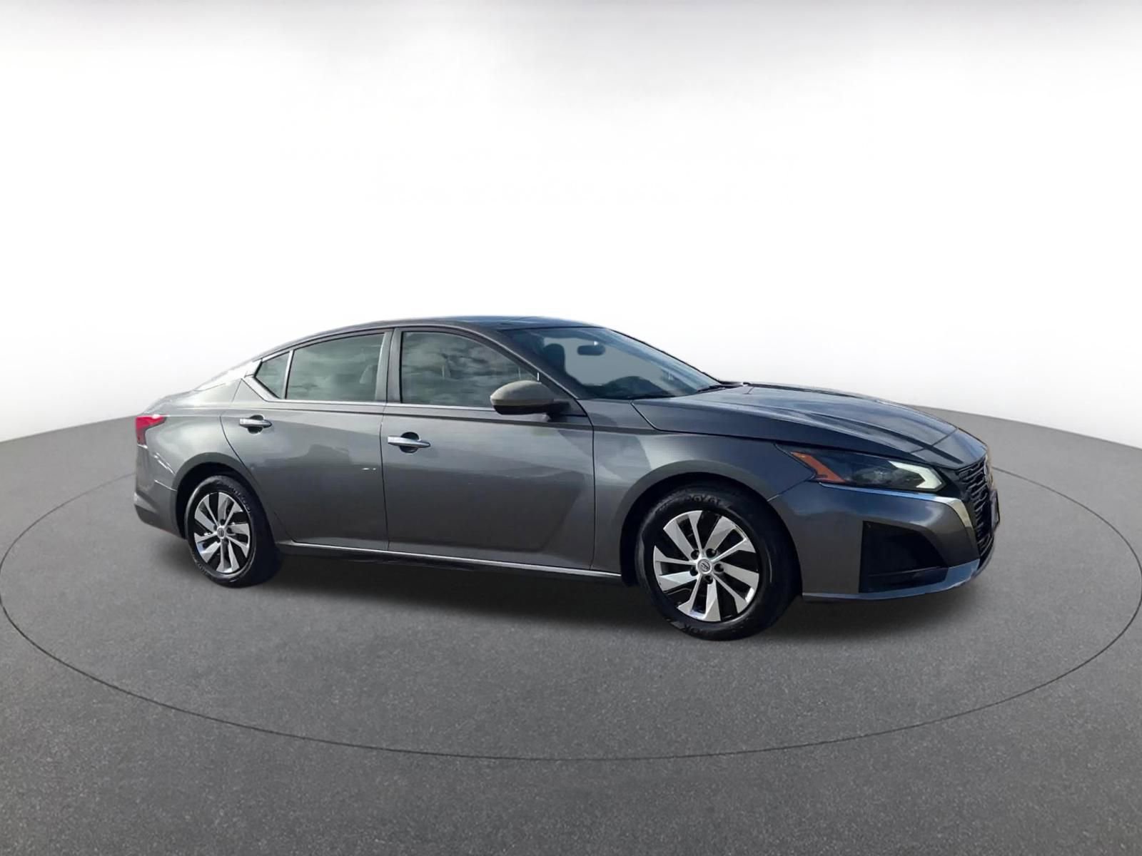 Used 2023 Nissan Altima 2.5 S image 2