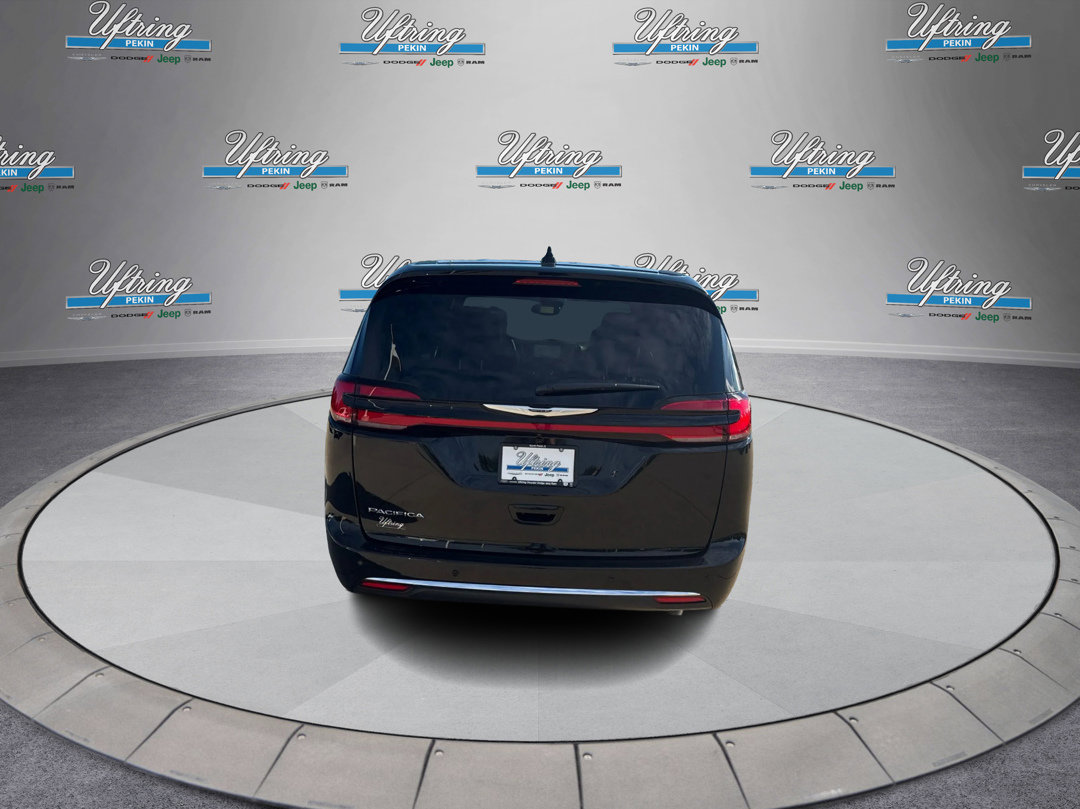 New 2026 Chrysler Pacifica Select image 4