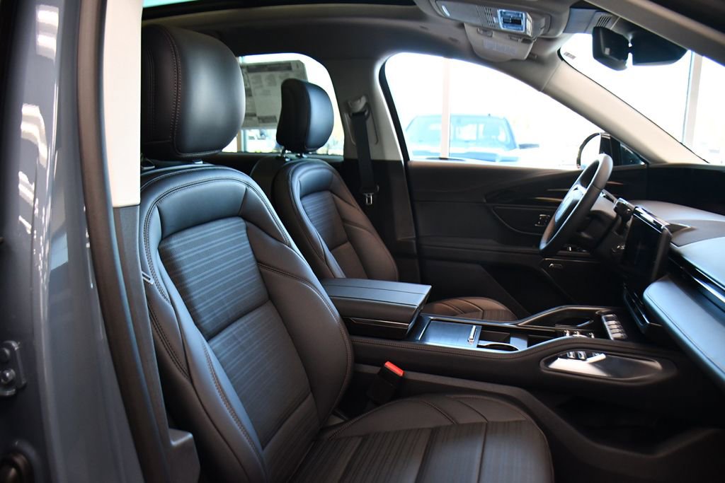 Used 2026 Lincoln Nautilus Reserve AWD/4WD image 16