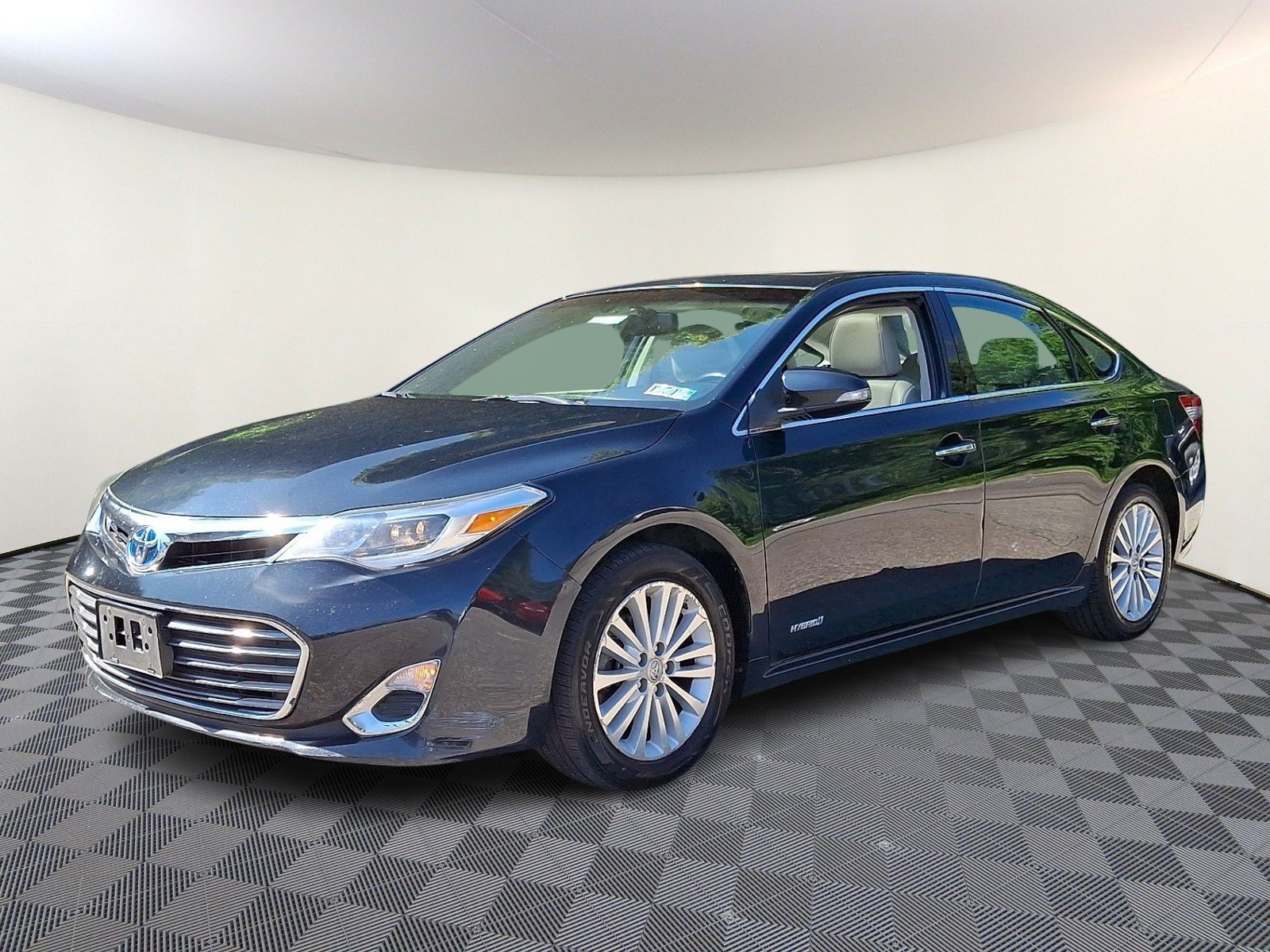 Used 2015 Toyota Avalon XLE Premium FWD image 3