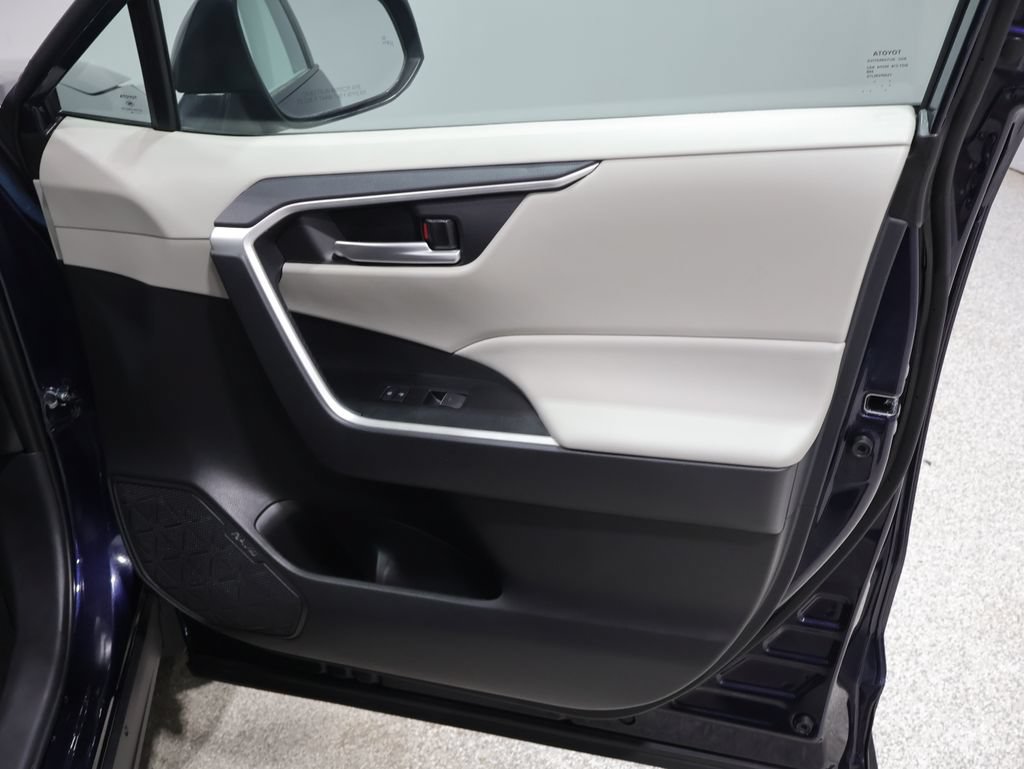Used 2025 Toyota RAV4 XLE AWD/4WD image 23