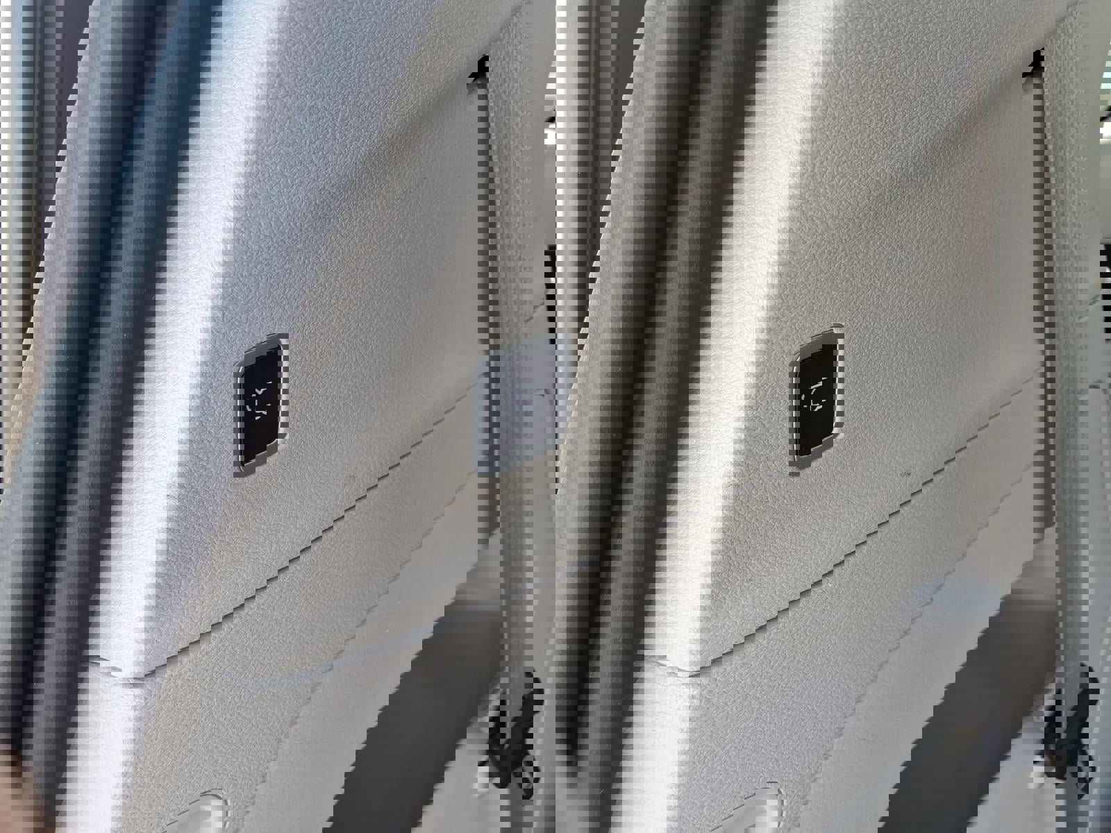 Used 2023 Chrysler Pacifica Touring-L image 16