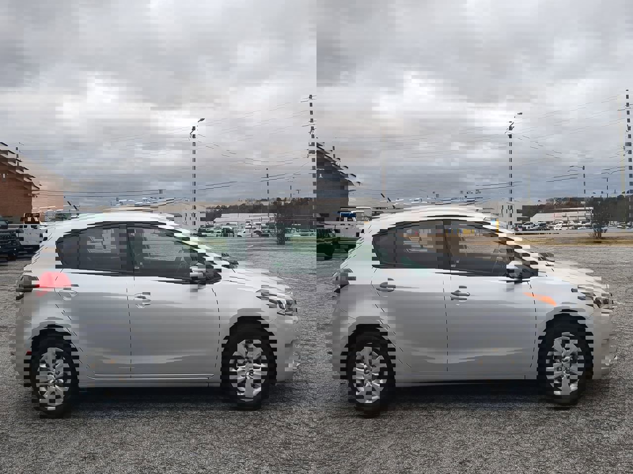 Used 2017 Kia Forte LX image 2