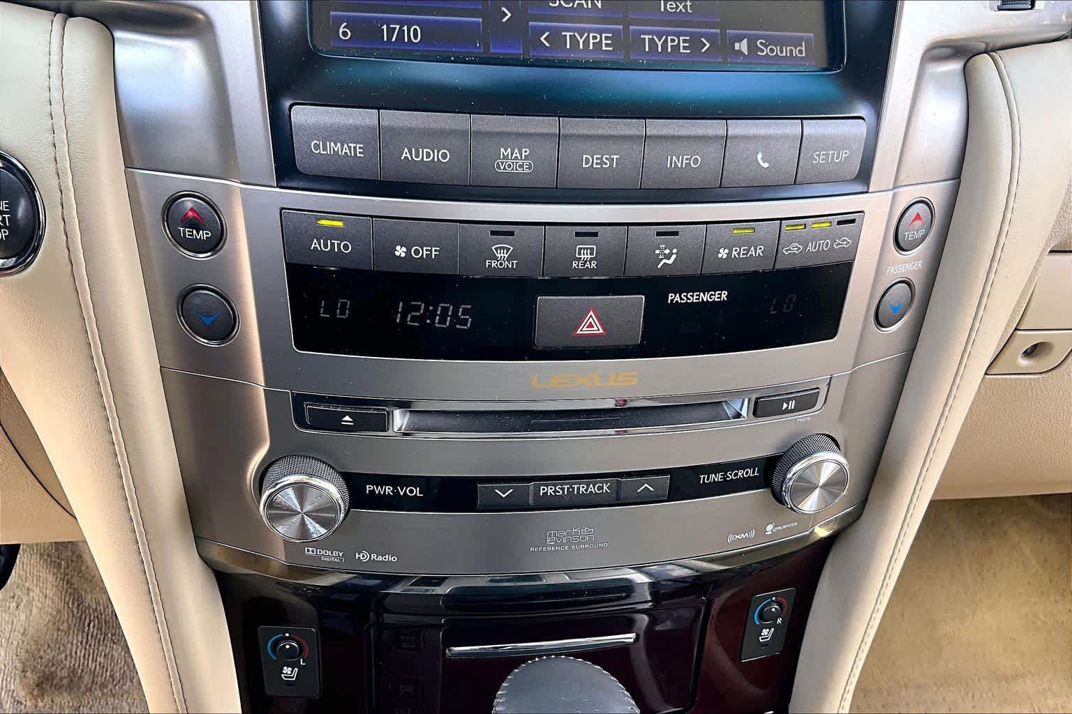 Used 2014 Lexus LX 570 4WD image 32