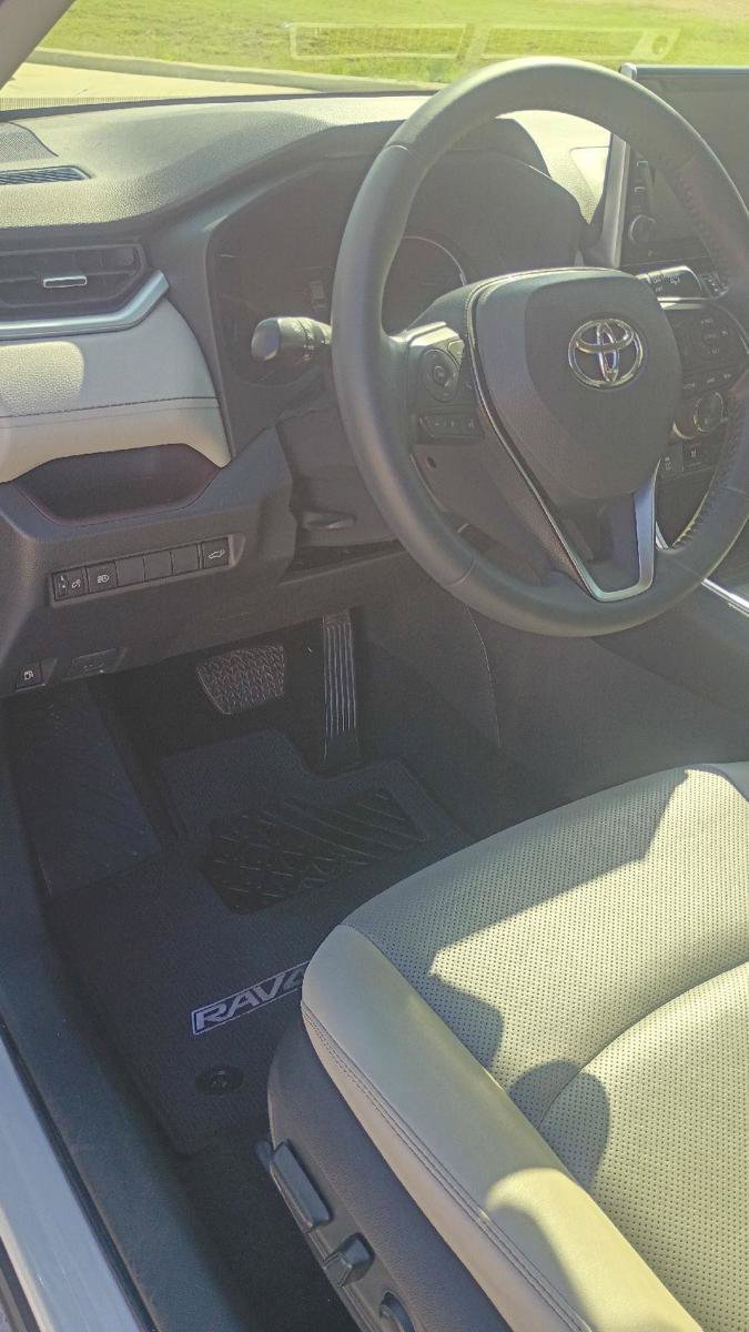 Used 2022 Toyota RAV4 Limited AWD/4WD image 11