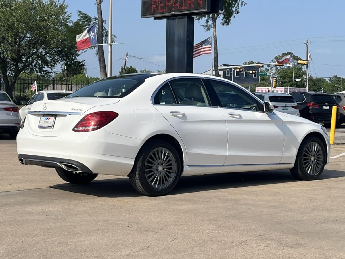 Used 2015 Mercedes-Benz C 300 4MATIC Sedan image 5