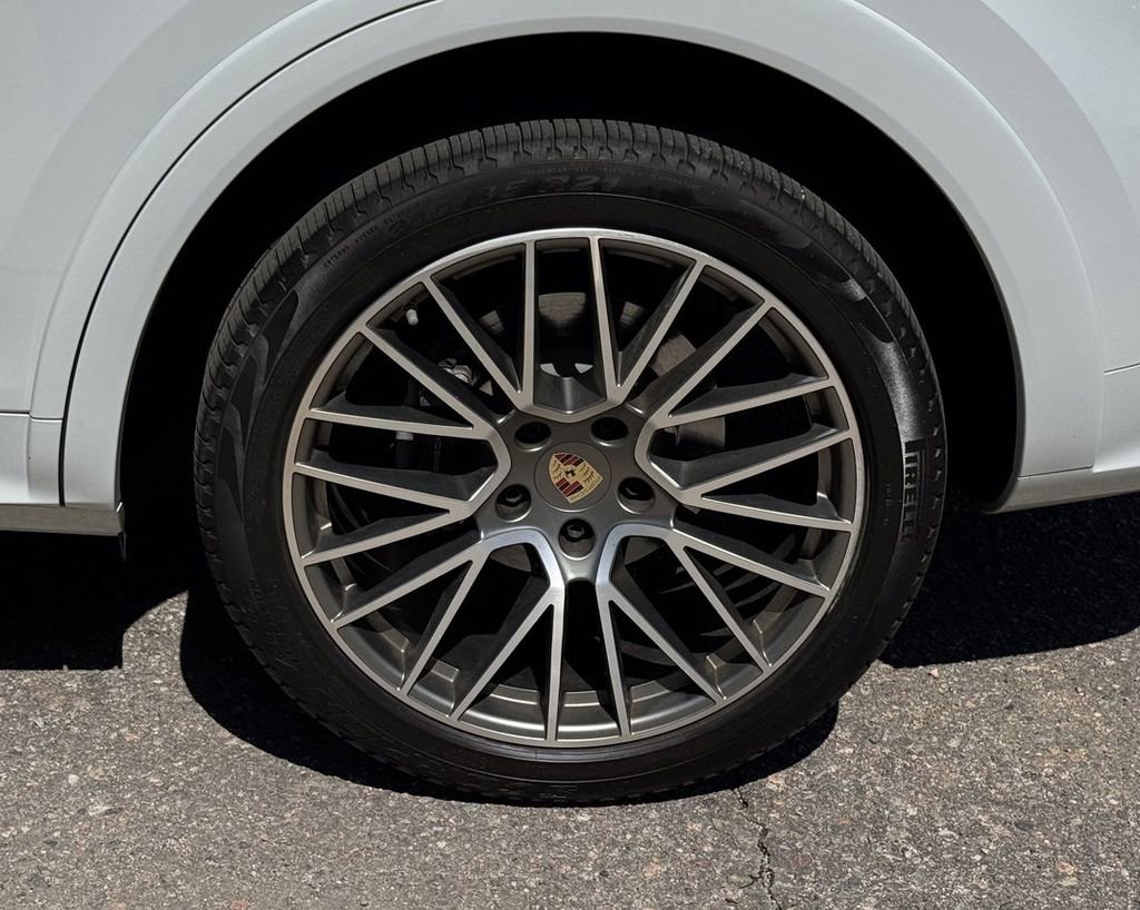 Used 2023 Porsche Cayenne Coupe AWD/4WD image 12