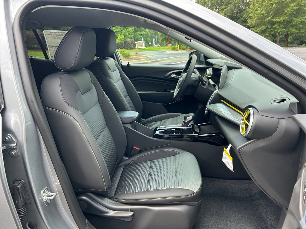 New 2026 Chevrolet Trax LT FWD image 39