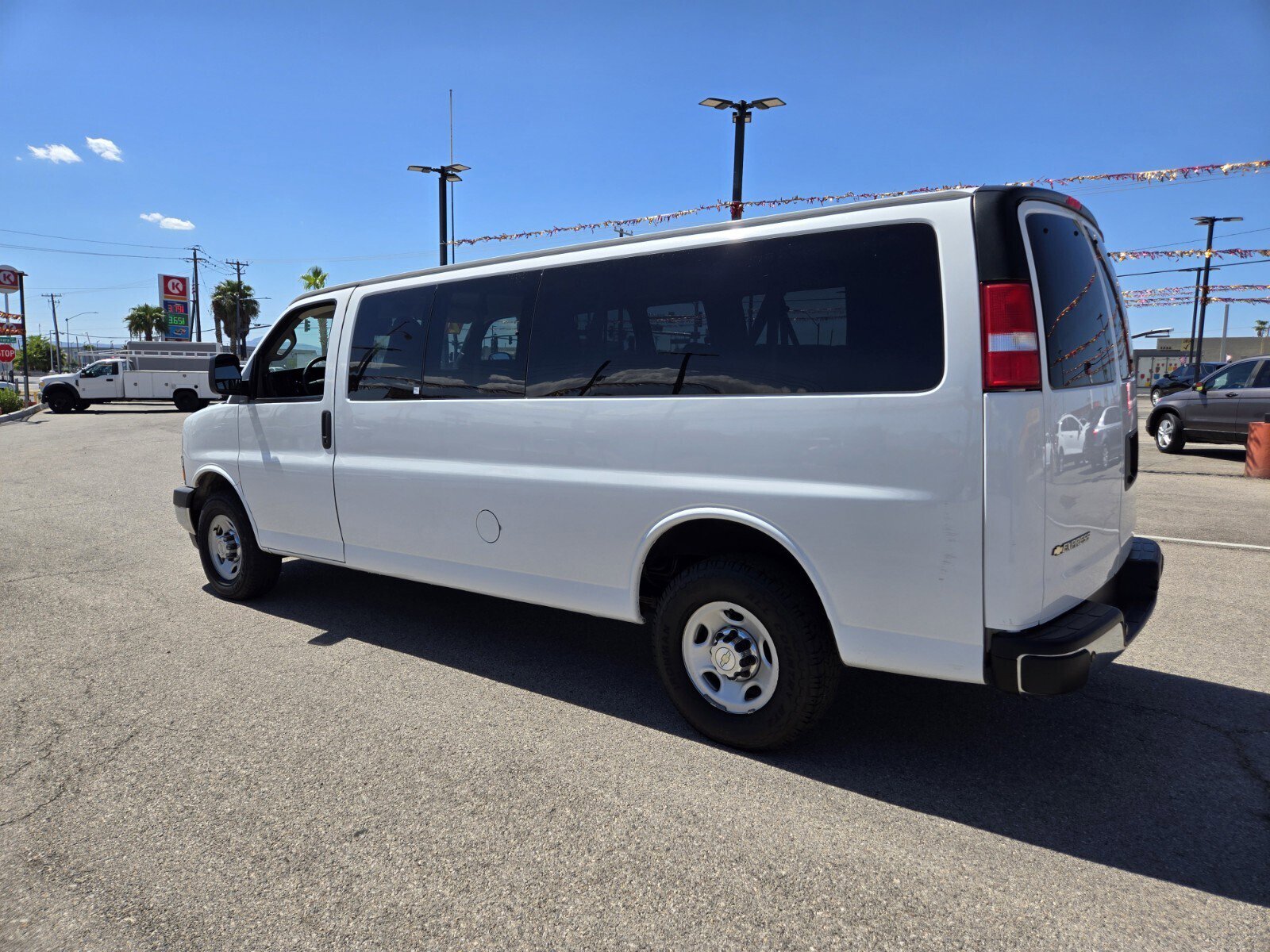 Used 2021 Chevrolet Express 3500 LT w/ LT Preferred Equipment Group RWD image 2