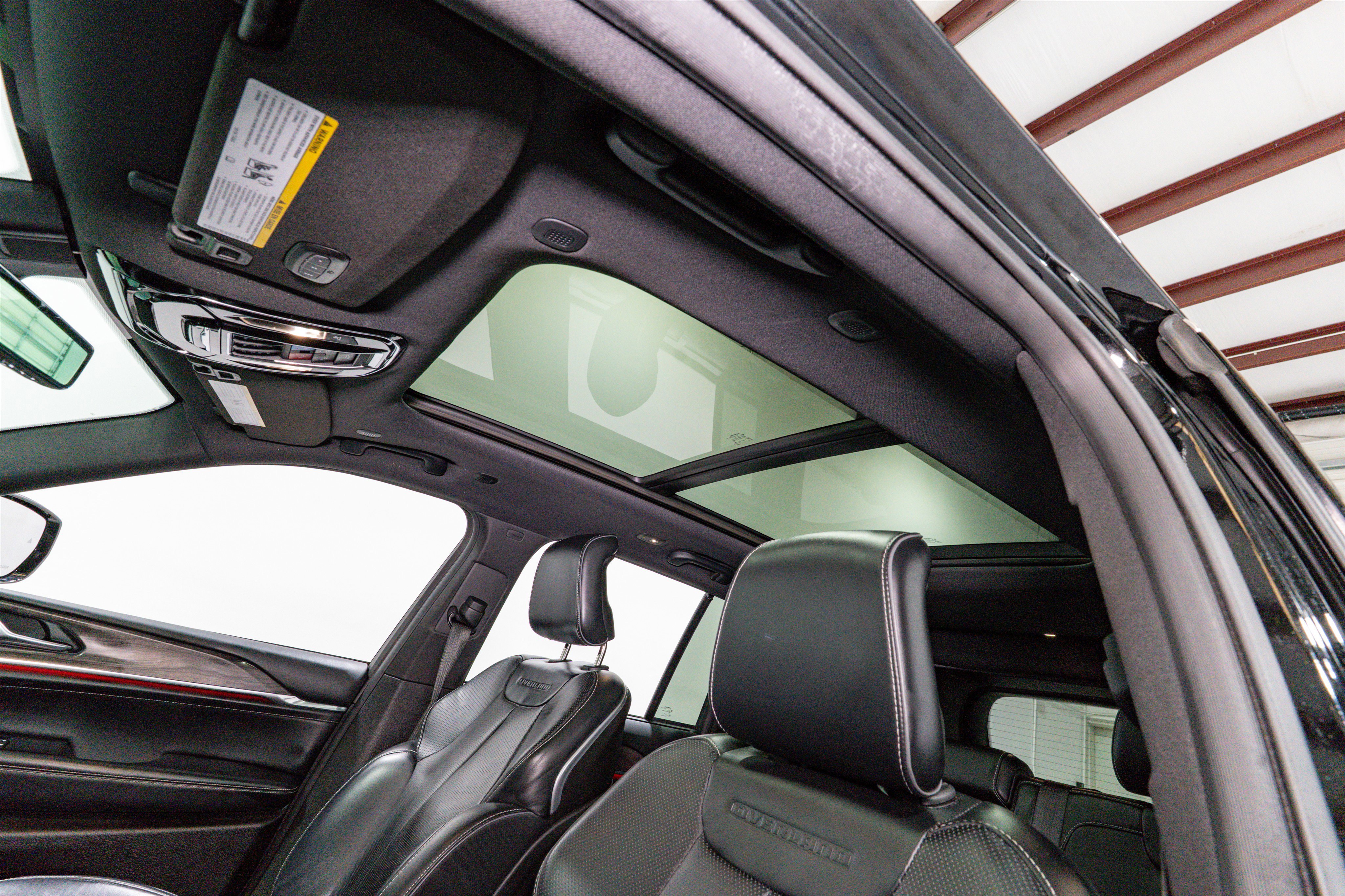 Used 2023 Jeep Grand Cherokee Overland w/ Advanced Protech Group III image 18