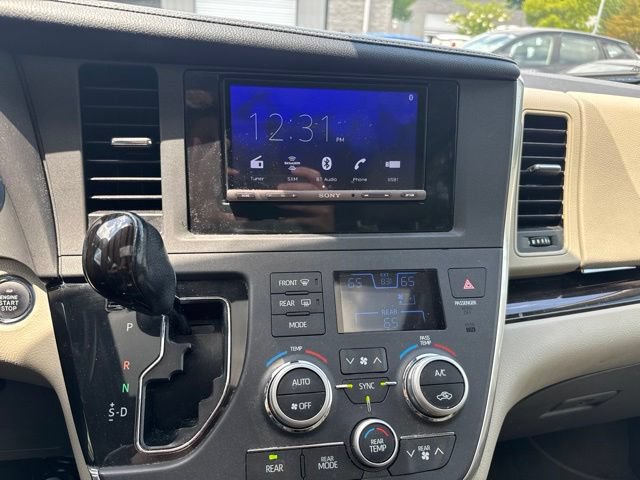Used 2018 Toyota Sienna XLE w/ XLE Navigation Package FWD image 13