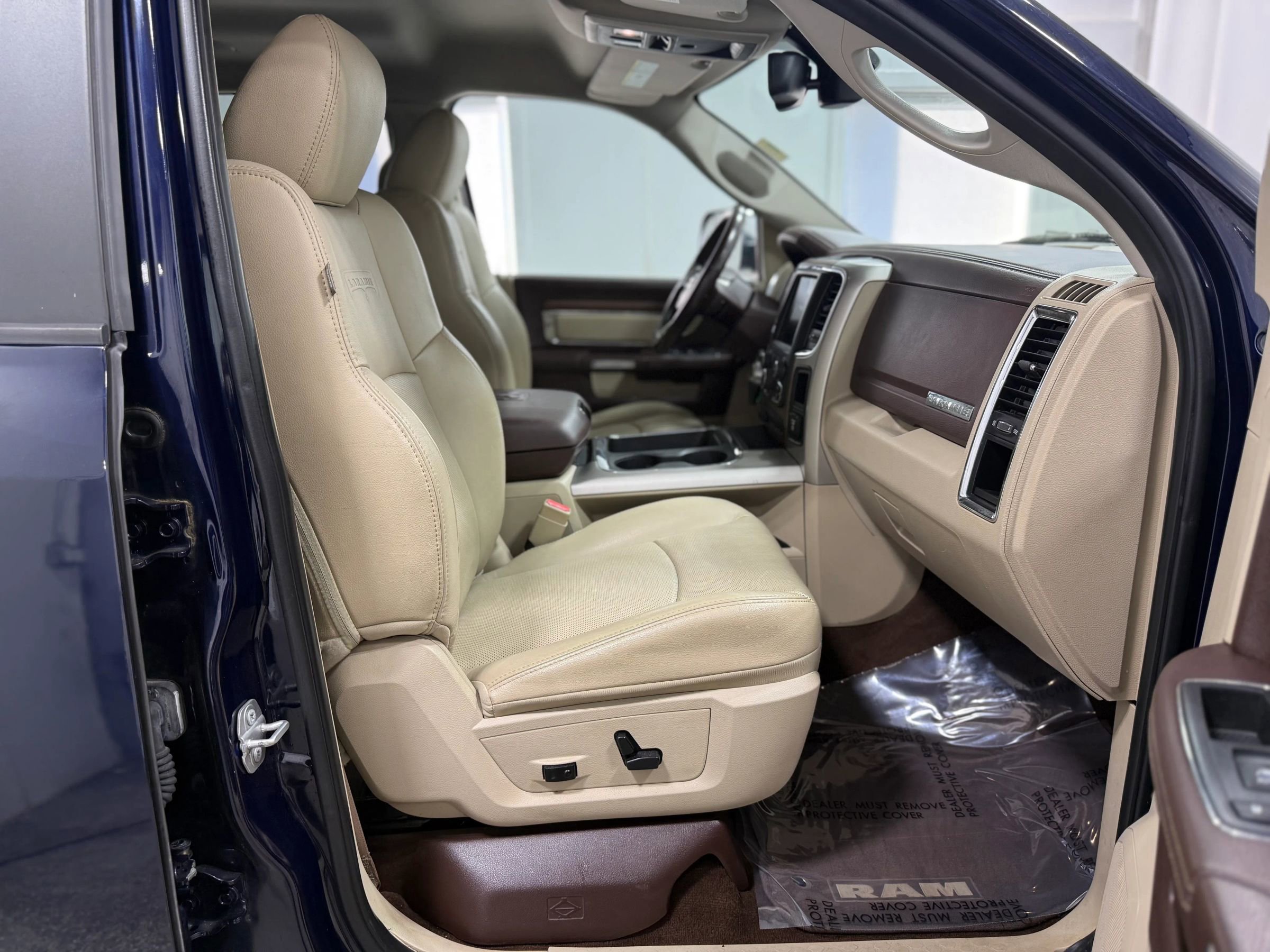 Used 2016 RAM 1500 Laramie image 23