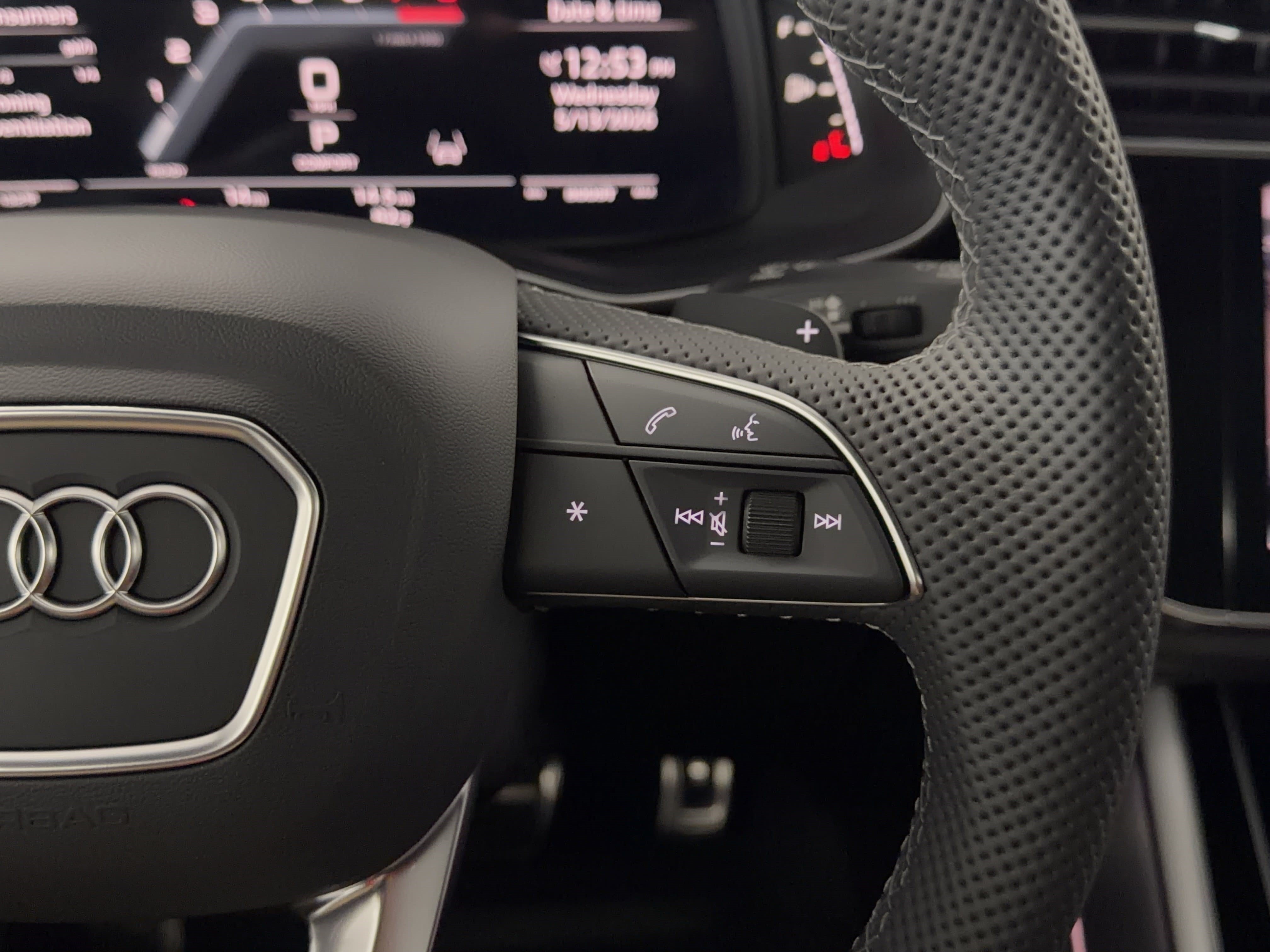 New 2026 Audi SQ7 Prestige AWD/4WD image 22