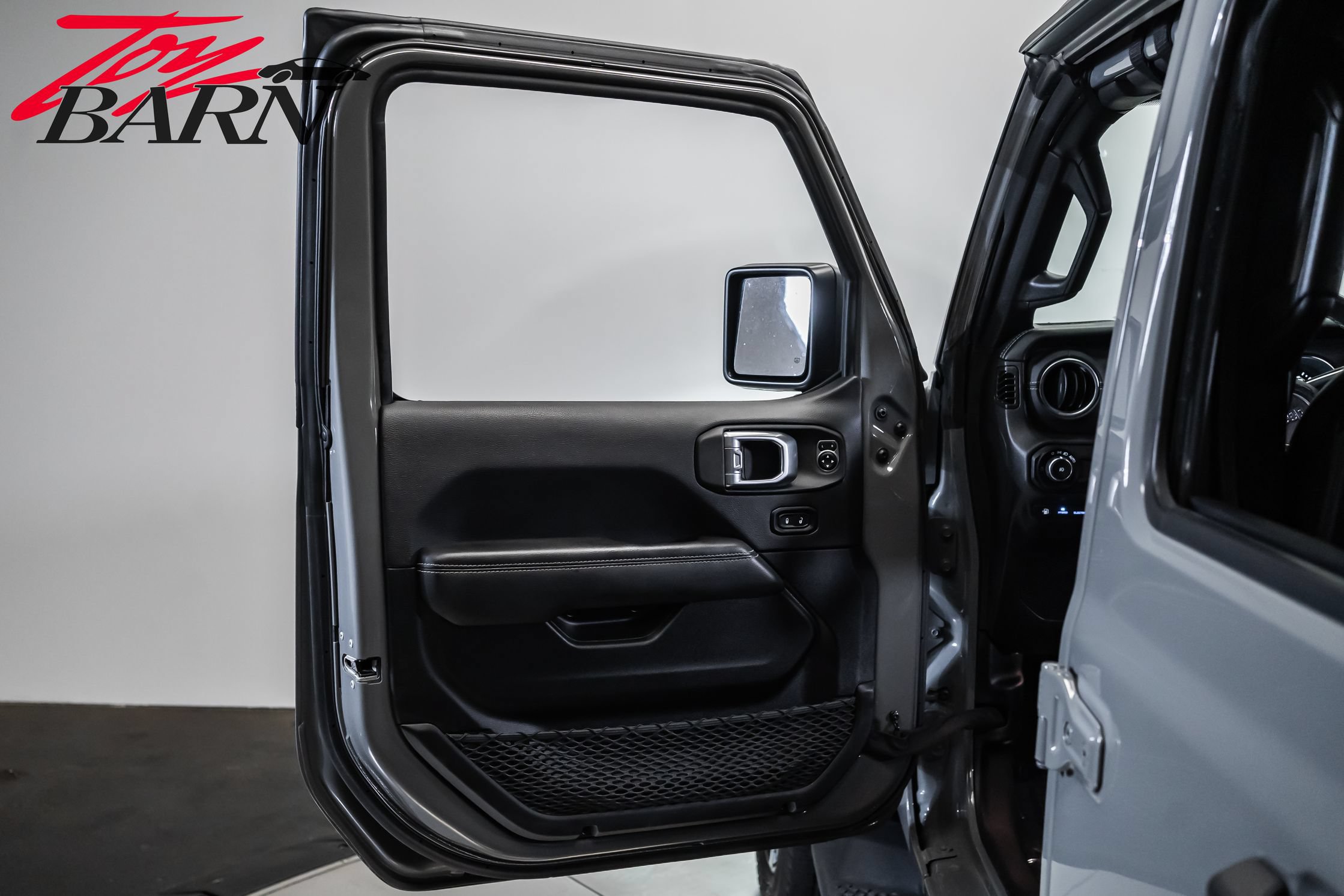 Used 2023 Jeep Wrangler Unlimited Sahara AWD/4WD image 16