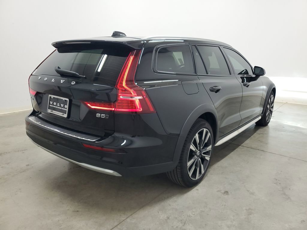 New 2025 Volvo V60 B5 Cross Country Ultra w/ Protection Package Premier image 5
