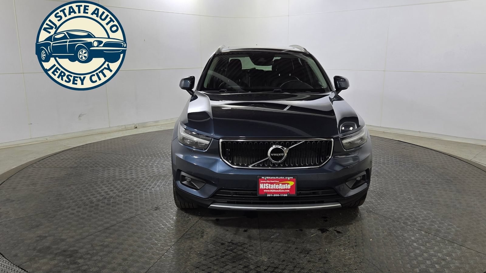 Used 2022 Volvo XC40 T5 Momentum w/ Premium Package AWD/4WD image 2