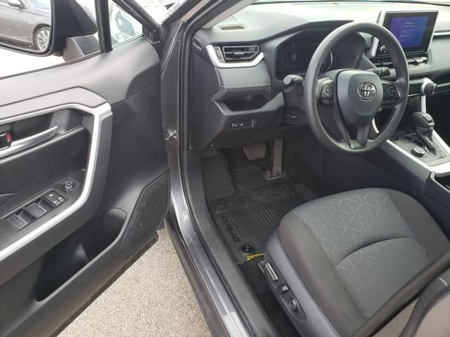 Used 2025 Toyota RAV4 XLE AWD/4WD image 10