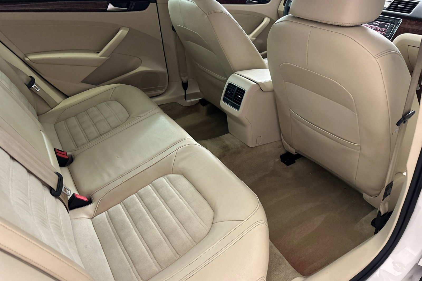 Used 2013 Volkswagen Passat TDI SEL Premium image 30