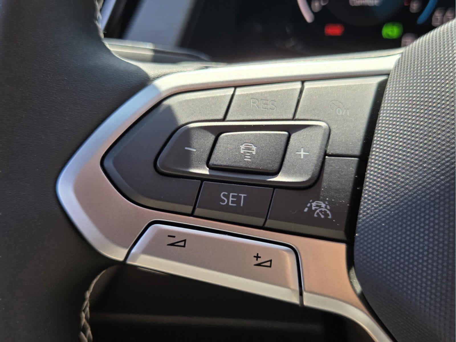 New 2026 Volkswagen Atlas Cross Sport SE FWD image 31
