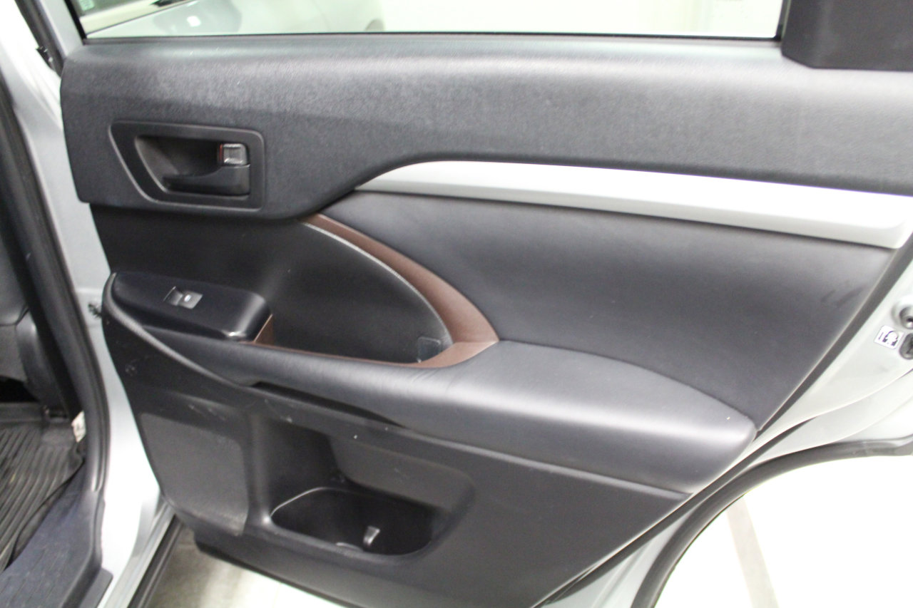 Used 2019 Toyota Highlander LE image 28