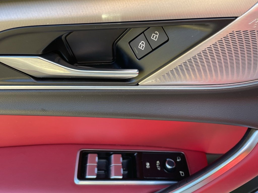 Used 2022 Jaguar XF R-Dynamic SE image 26