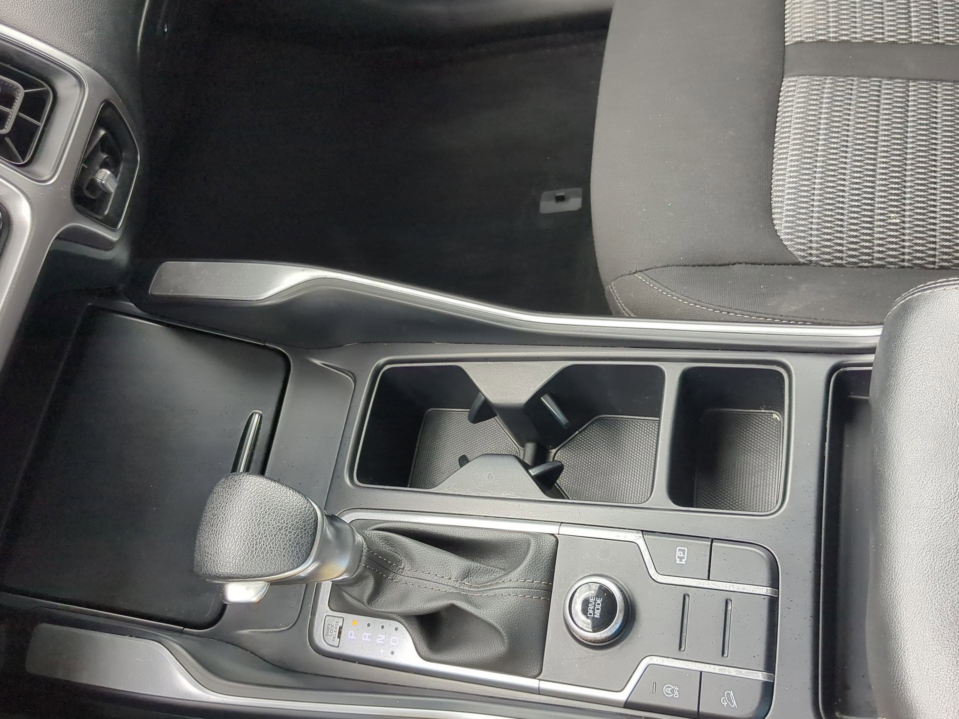 Used 2022 Kia Sorento LX image 17