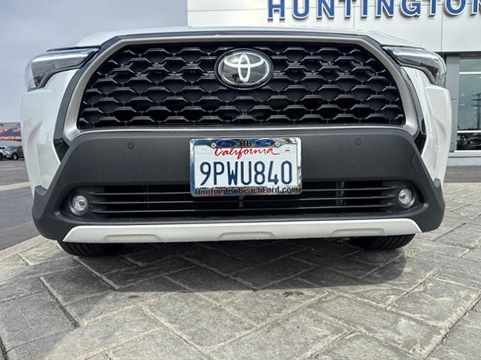 Used 2024 Toyota Corolla Cross XLE w/ Convenience Package FWD image 26