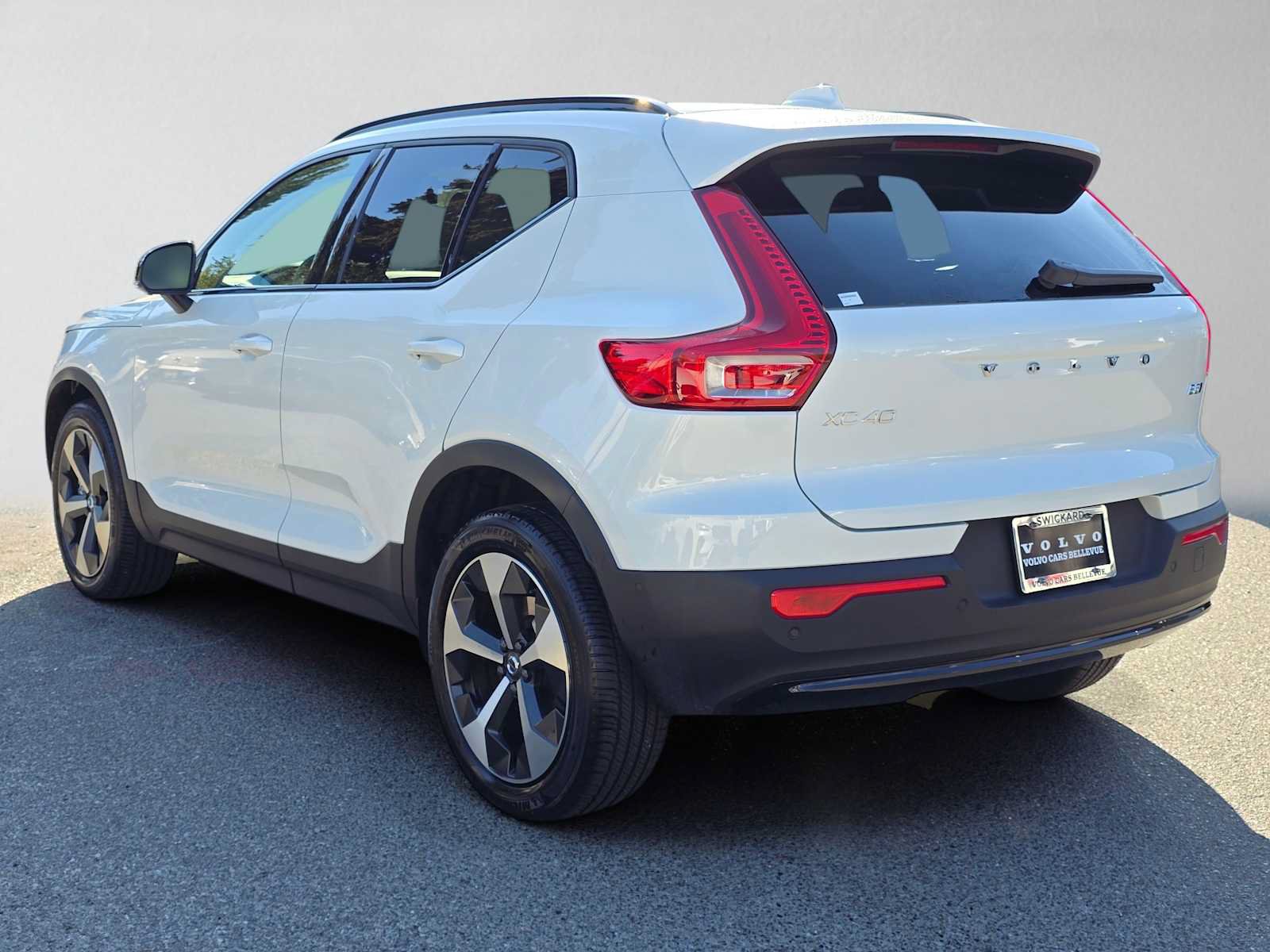 Certified 2026 Volvo XC40 B5 Plus AWD/4WD image 6