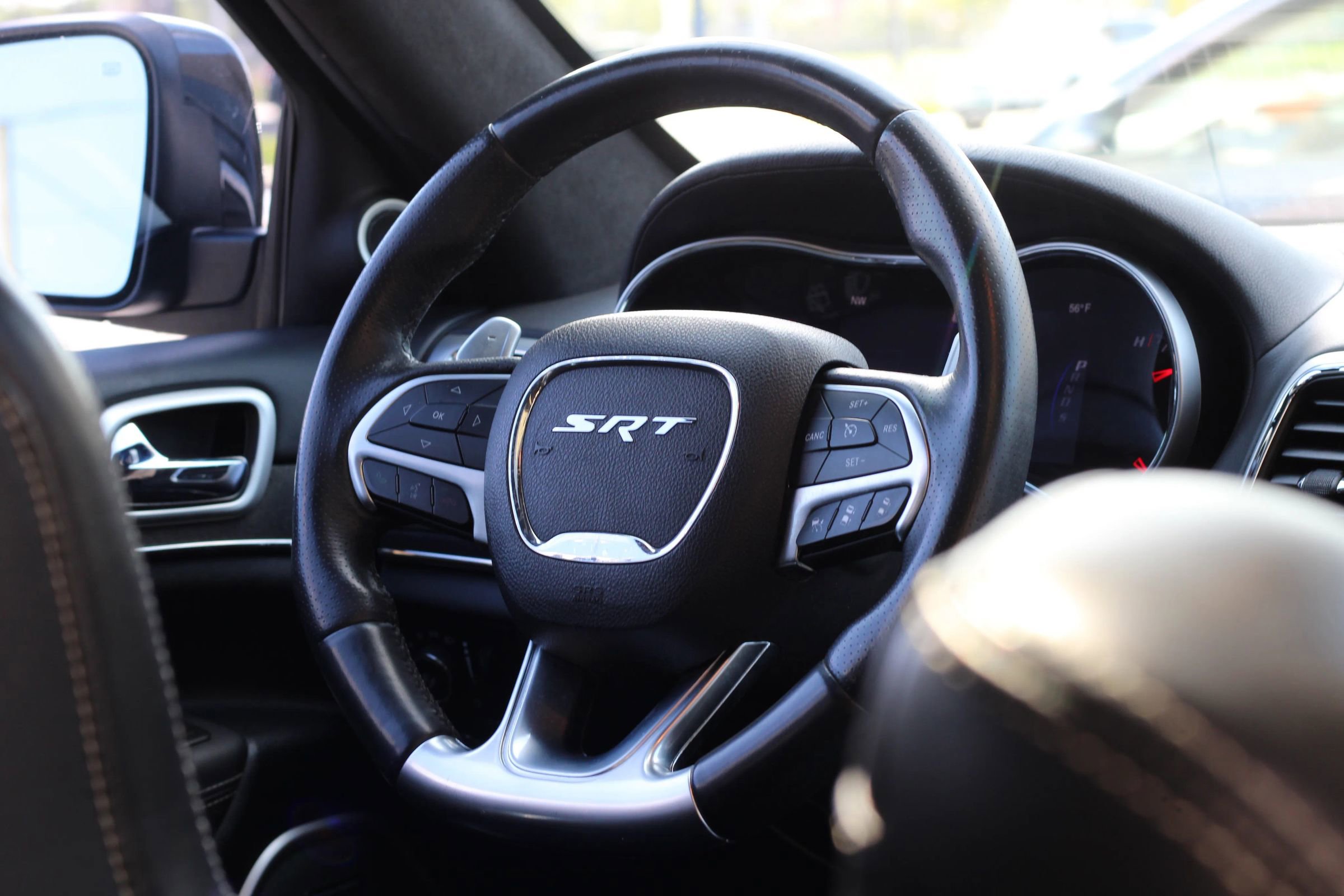 Used 2015 Jeep Grand Cherokee SRT w/ Luxury Group II AWD/4WD image 14