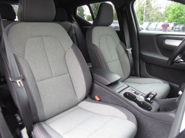 Used 2024 Volvo XC40 B5 Core AWD/4WD image 19