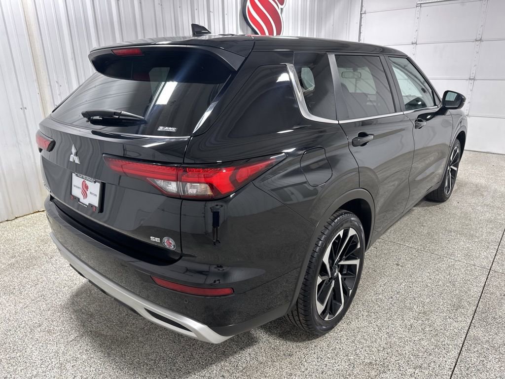 Used 2024 Mitsubishi Outlander AWD image 10