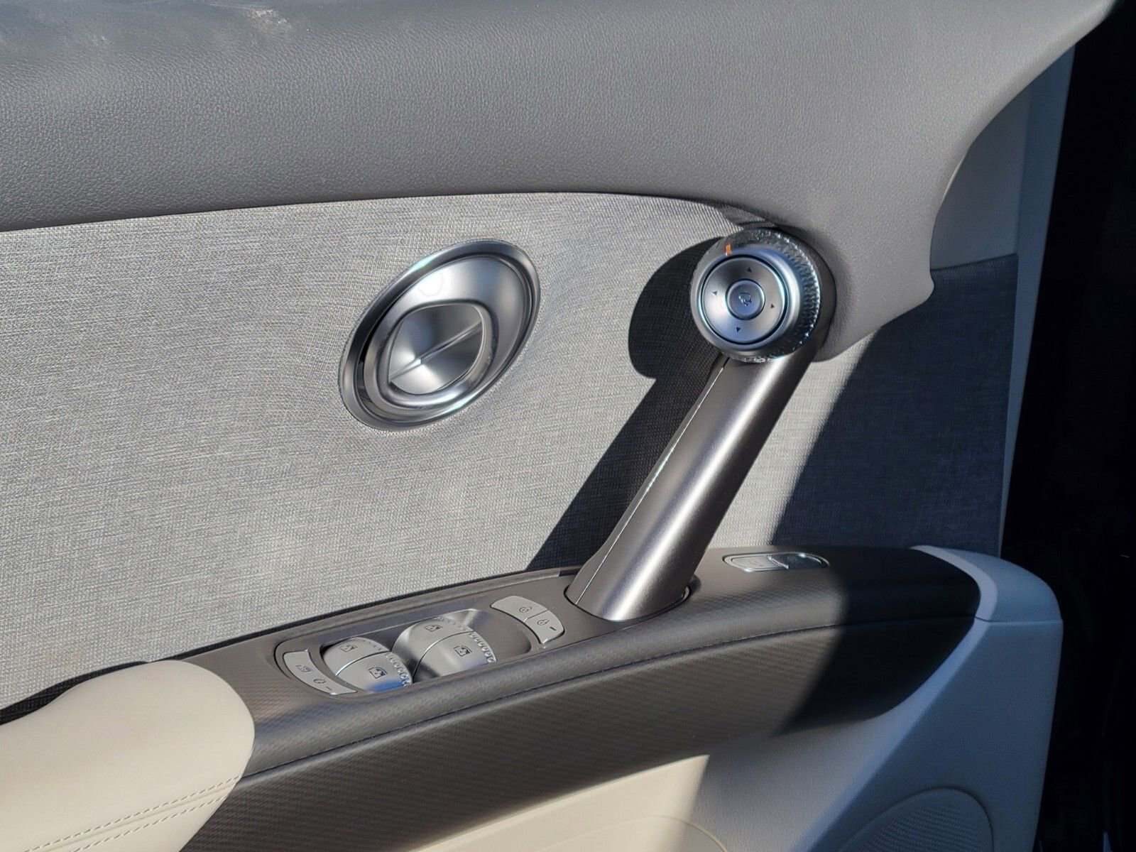 Used 2025 Genesis GV60 Advanced image 17